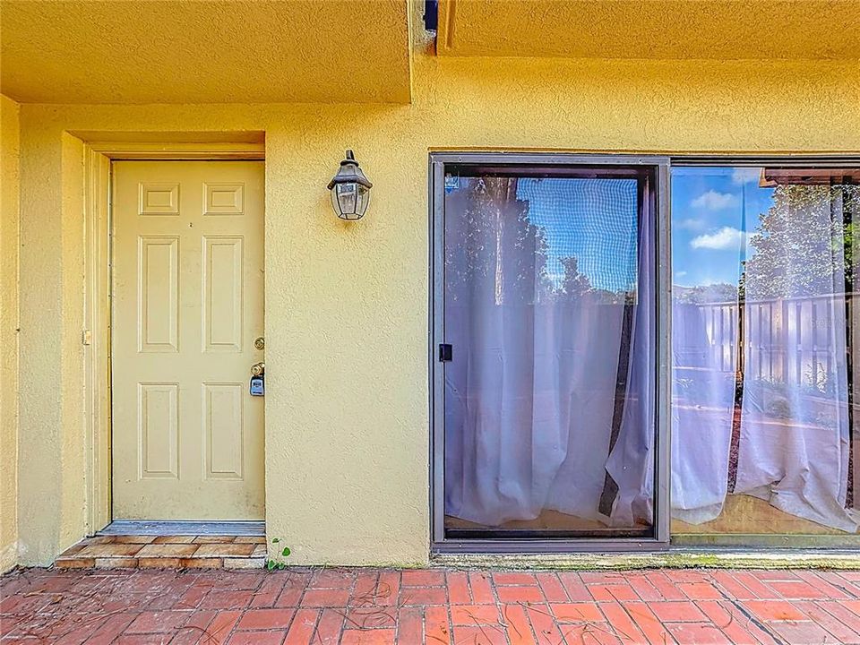 Activo con contrato: $209,990 (2 camas, 2 baños, 1285 Pies cuadrados)