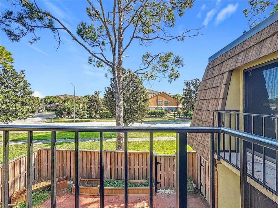 Activo con contrato: $209,990 (2 camas, 2 baños, 1285 Pies cuadrados)