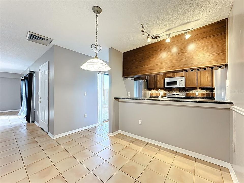 Activo con contrato: $209,990 (2 camas, 2 baños, 1285 Pies cuadrados)