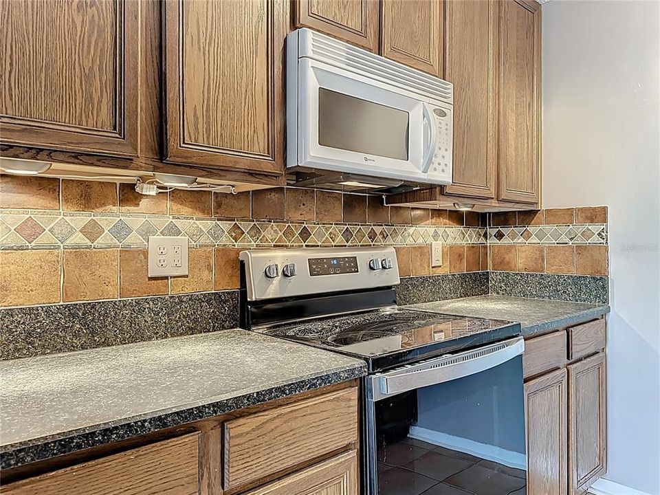 Activo con contrato: $209,990 (2 camas, 2 baños, 1285 Pies cuadrados)