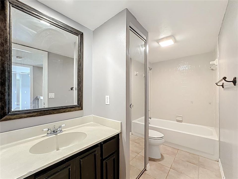 Activo con contrato: $209,990 (2 camas, 2 baños, 1285 Pies cuadrados)