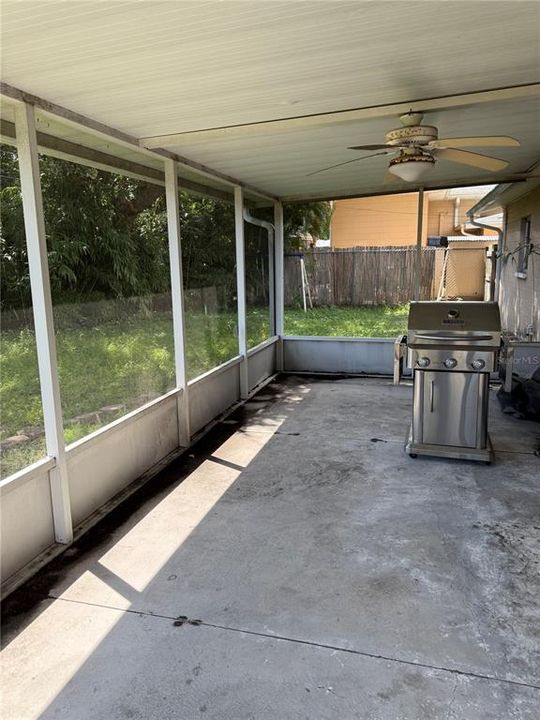 合同活跃: $150,000 (2 贝兹, 1 浴室, 1110 平方英尺)