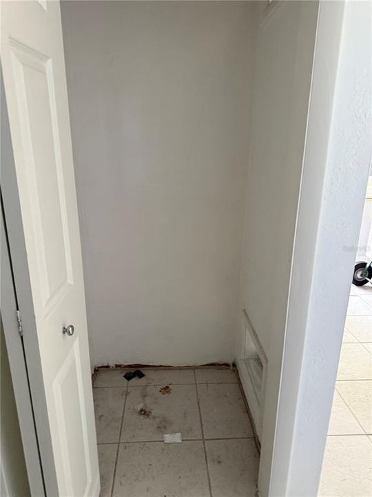 合同活跃: $150,000 (2 贝兹, 1 浴室, 1110 平方英尺)