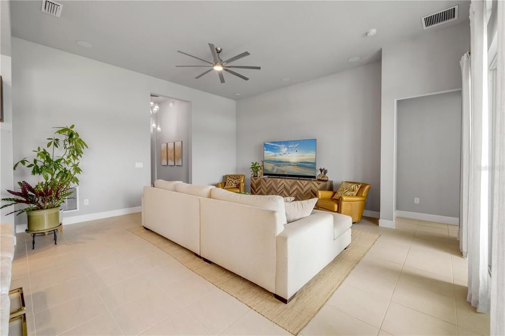 En Venta: $465,000 (3 camas, 2 baños, 1666 Pies cuadrados)