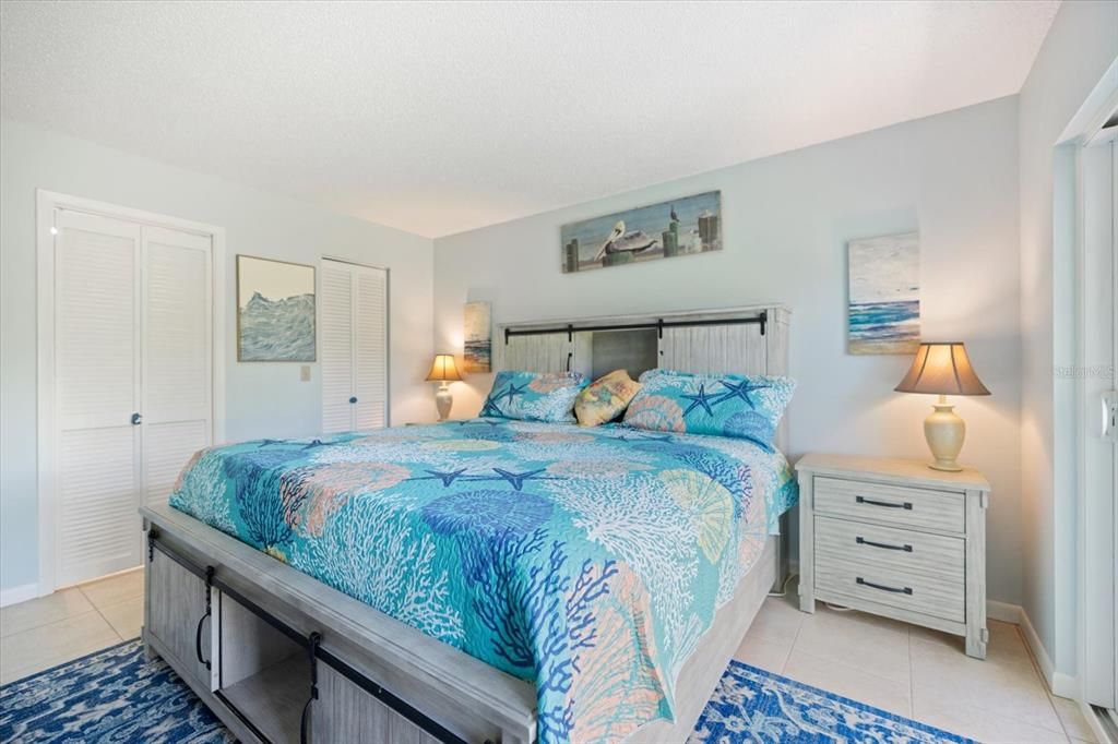 For Rent: $3,400 (2 beds, 2 baths, 888 Square Feet)