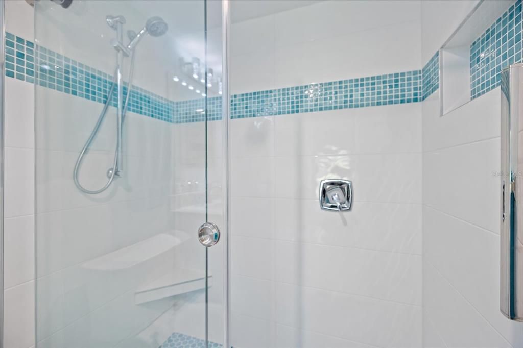 For Rent: $3,400 (2 beds, 2 baths, 888 Square Feet)