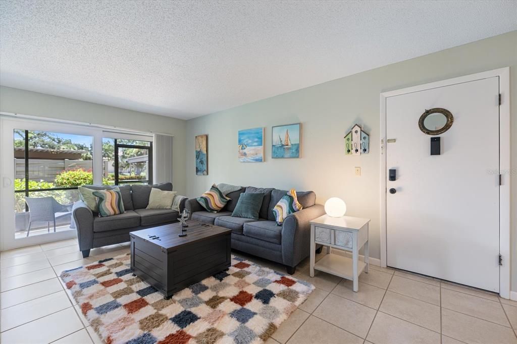 For Rent: $3,400 (2 beds, 2 baths, 888 Square Feet)