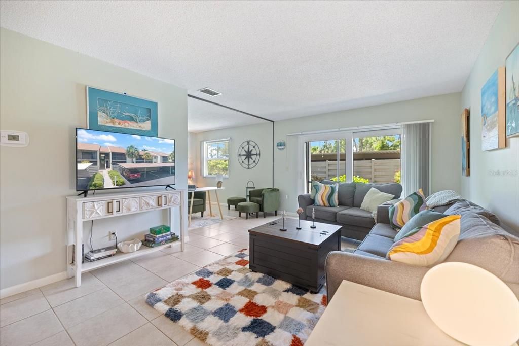 For Rent: $3,400 (2 beds, 2 baths, 888 Square Feet)