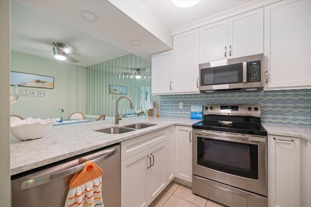 For Rent: $3,400 (2 beds, 2 baths, 888 Square Feet)