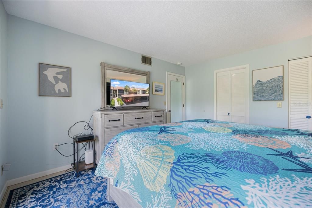 For Rent: $3,400 (2 beds, 2 baths, 888 Square Feet)