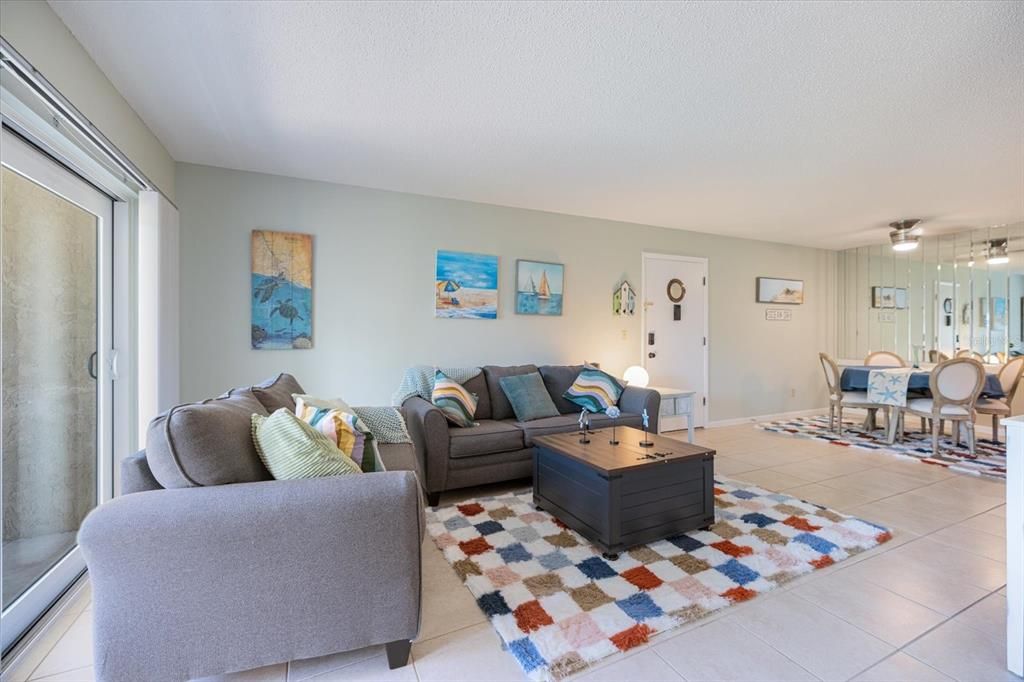 For Rent: $3,400 (2 beds, 2 baths, 888 Square Feet)