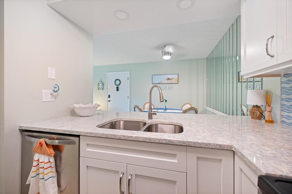 For Rent: $3,400 (2 beds, 2 baths, 888 Square Feet)