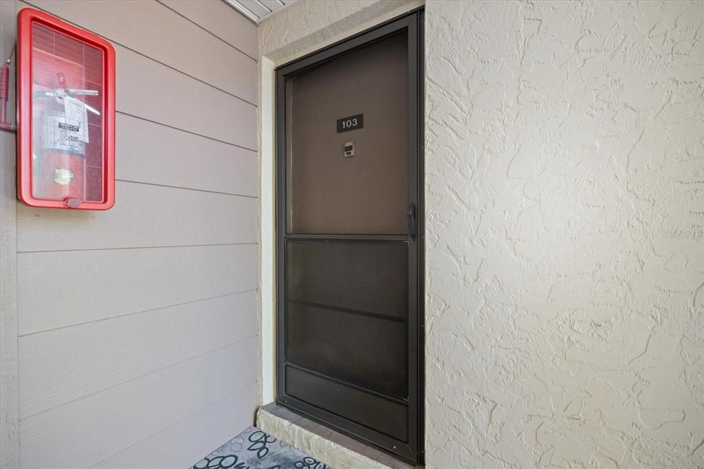 For Rent: $3,400 (2 beds, 2 baths, 888 Square Feet)