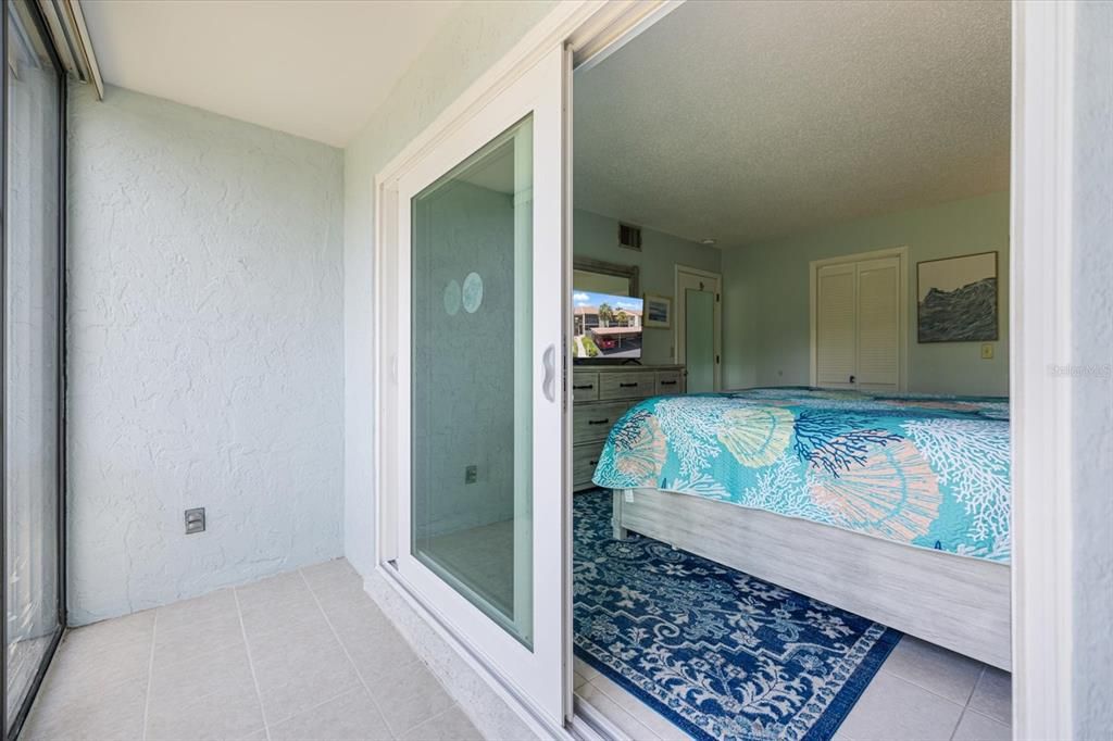 For Rent: $3,400 (2 beds, 2 baths, 888 Square Feet)