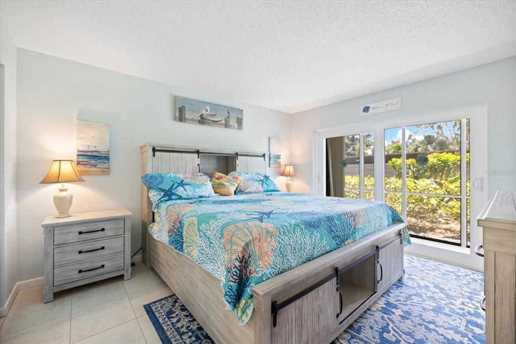 For Rent: $3,400 (2 beds, 2 baths, 888 Square Feet)