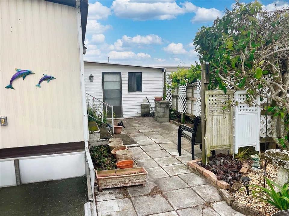 For Sale: $105,000 (2 beds, 2 baths, 736 Square Feet)