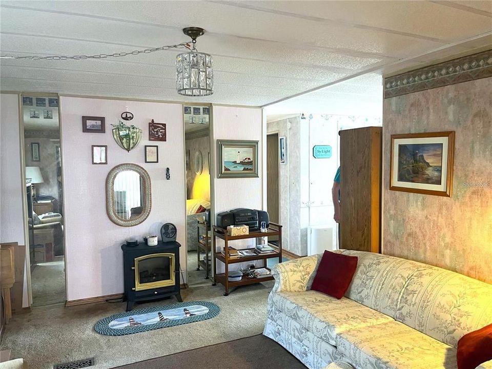 For Sale: $105,000 (2 beds, 2 baths, 736 Square Feet)