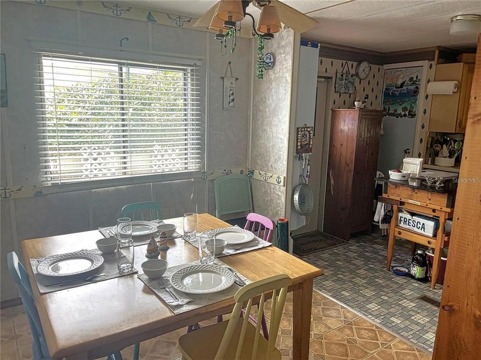 For Sale: $105,000 (2 beds, 2 baths, 736 Square Feet)