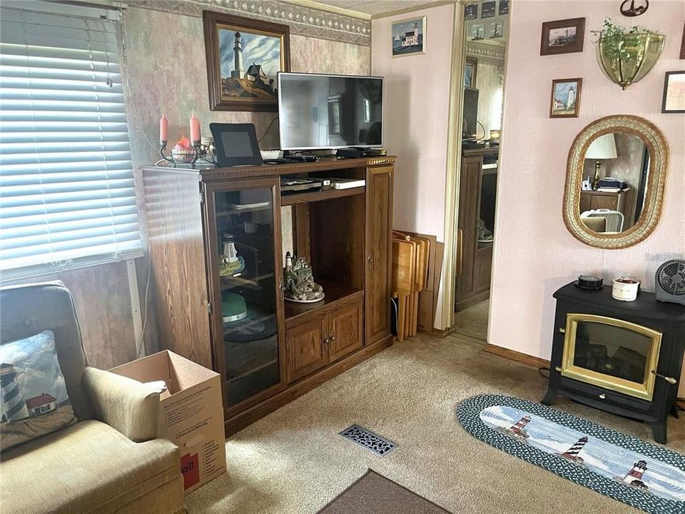 For Sale: $105,000 (2 beds, 2 baths, 736 Square Feet)
