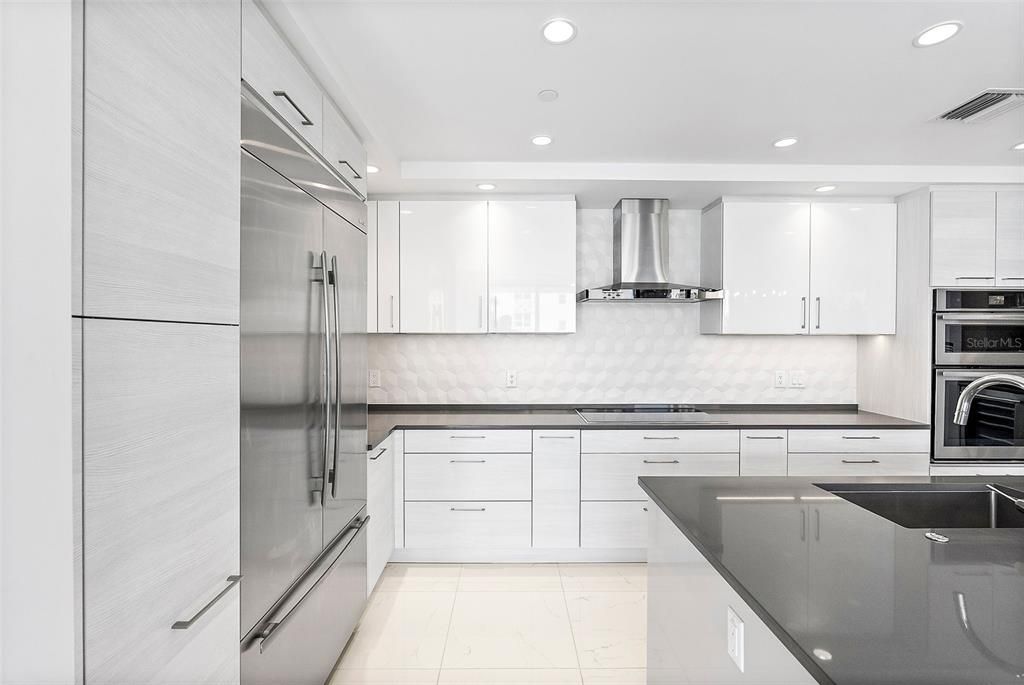 出租: $8,500 (2 贝兹, 2 浴室, 1894 平方英尺)