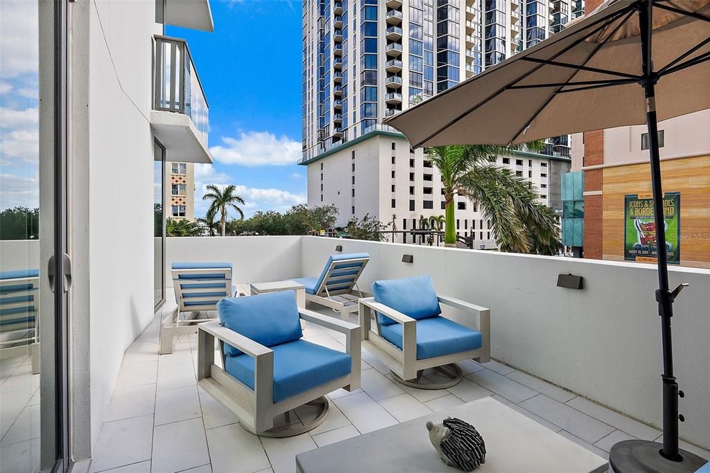 出租: $8,500 (2 贝兹, 2 浴室, 1894 平方英尺)