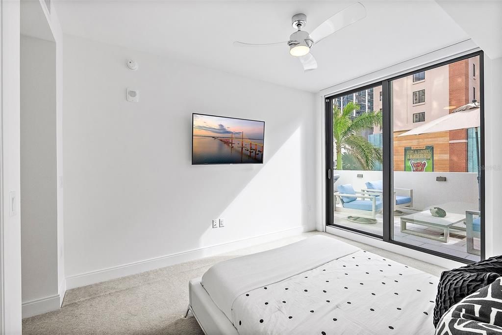 出租: $8,500 (2 贝兹, 2 浴室, 1894 平方英尺)