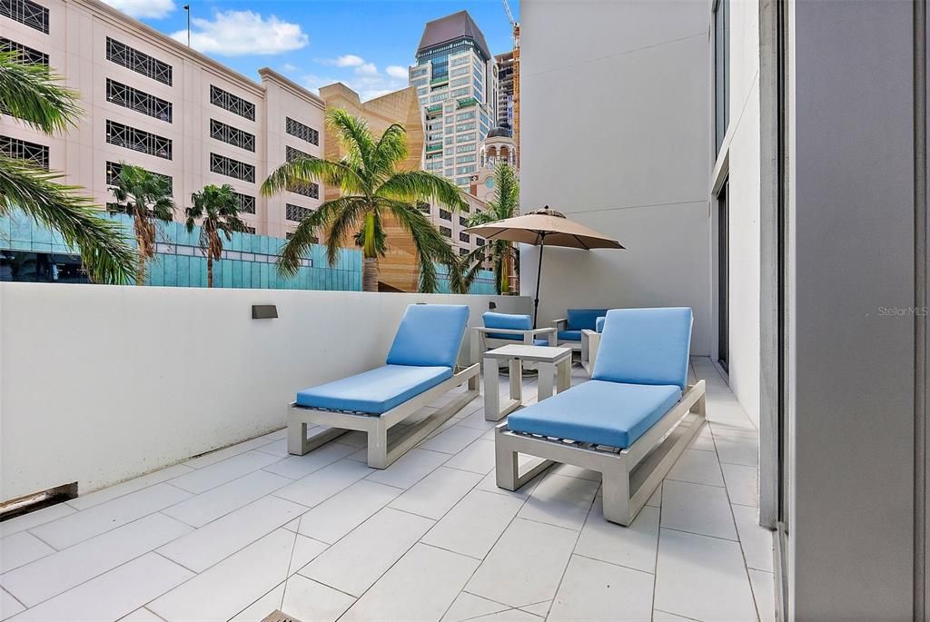 出租: $8,500 (2 贝兹, 2 浴室, 1894 平方英尺)