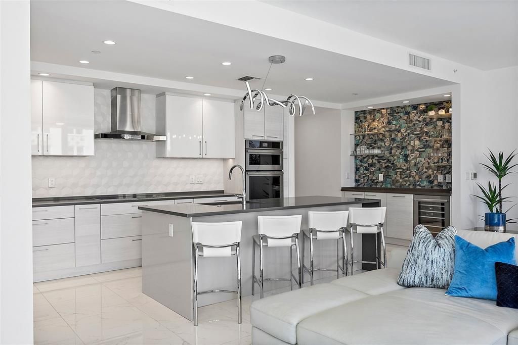 出租: $8,500 (2 贝兹, 2 浴室, 1894 平方英尺)