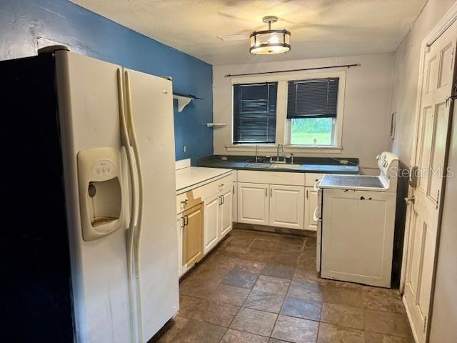 待售: $129,999 (2 贝兹, 1 浴室, 768 平方英尺)