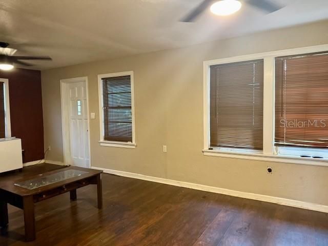 待售: $129,999 (2 贝兹, 1 浴室, 768 平方英尺)