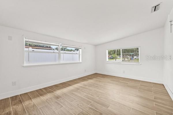 Activo con contrato: $364,900 (3 camas, 2 baños, 1282 Pies cuadrados)