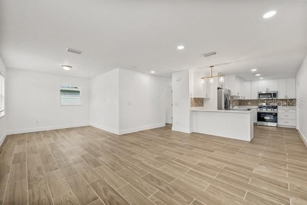 Activo con contrato: $364,900 (3 camas, 2 baños, 1282 Pies cuadrados)