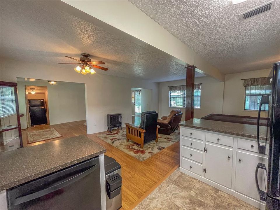 Activo con contrato: $165,000 (2 camas, 1 baños, 1176 Pies cuadrados)