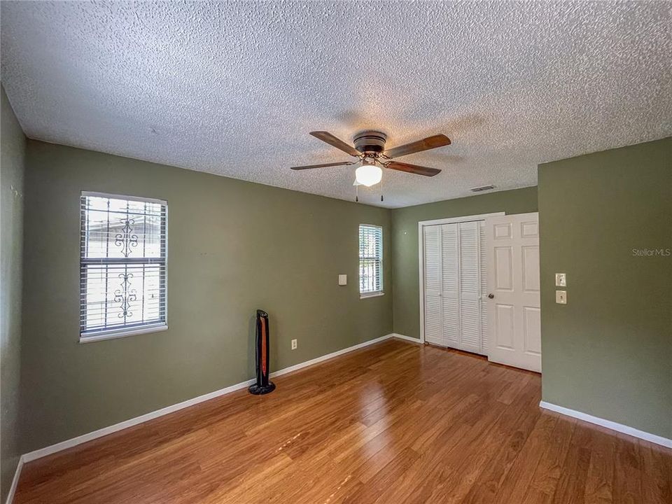 Activo con contrato: $165,000 (2 camas, 1 baños, 1176 Pies cuadrados)