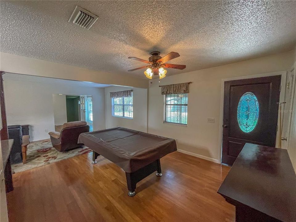 Activo con contrato: $165,000 (2 camas, 1 baños, 1176 Pies cuadrados)