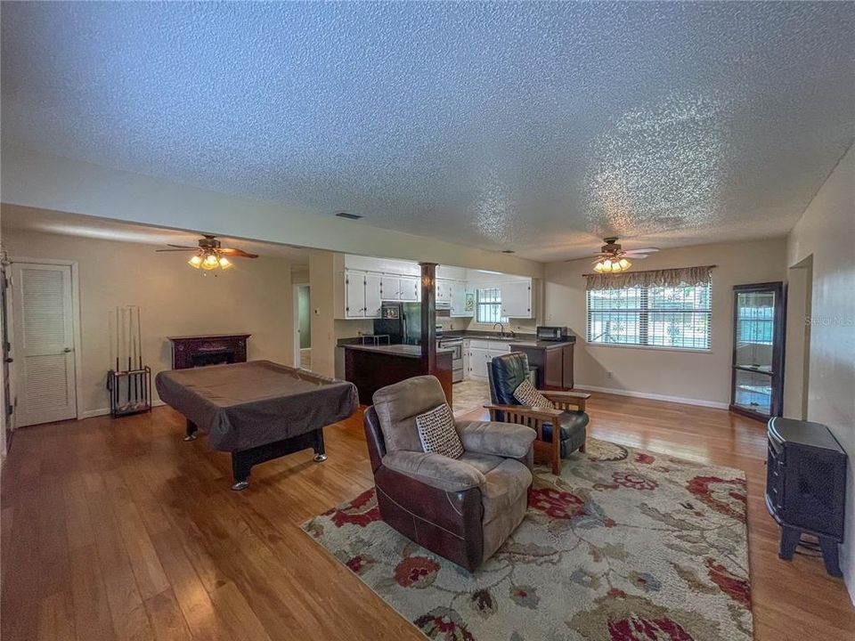 Activo con contrato: $165,000 (2 camas, 1 baños, 1176 Pies cuadrados)