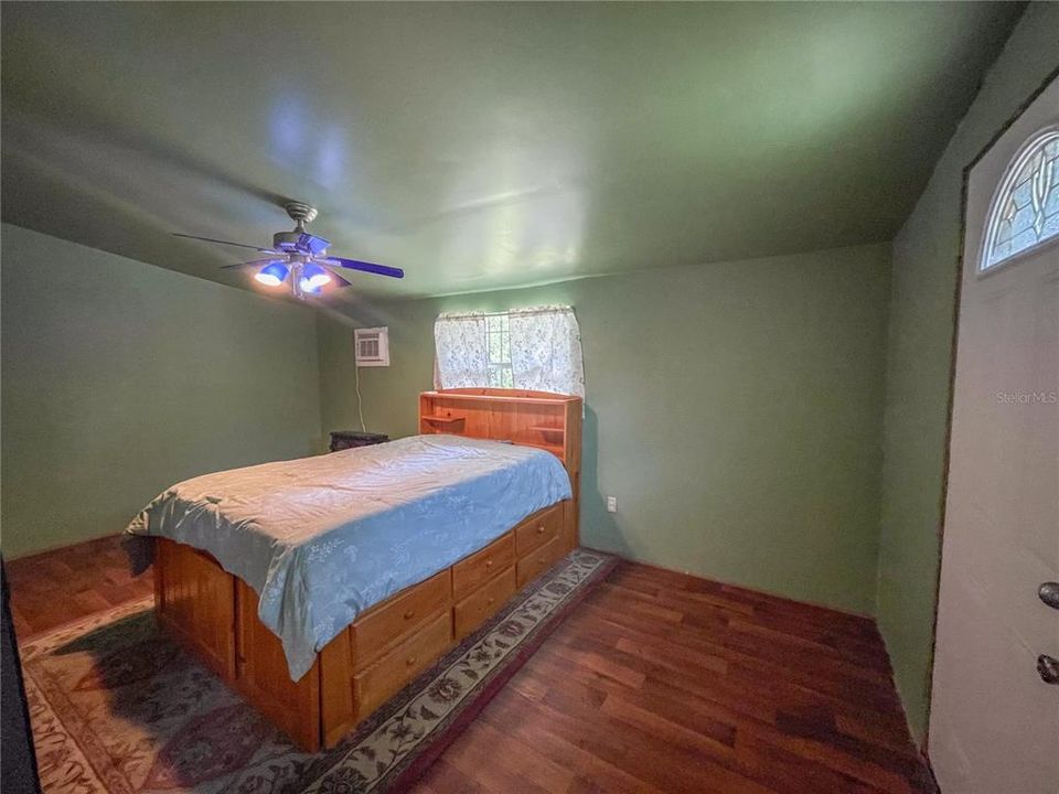 Activo con contrato: $165,000 (2 camas, 1 baños, 1176 Pies cuadrados)