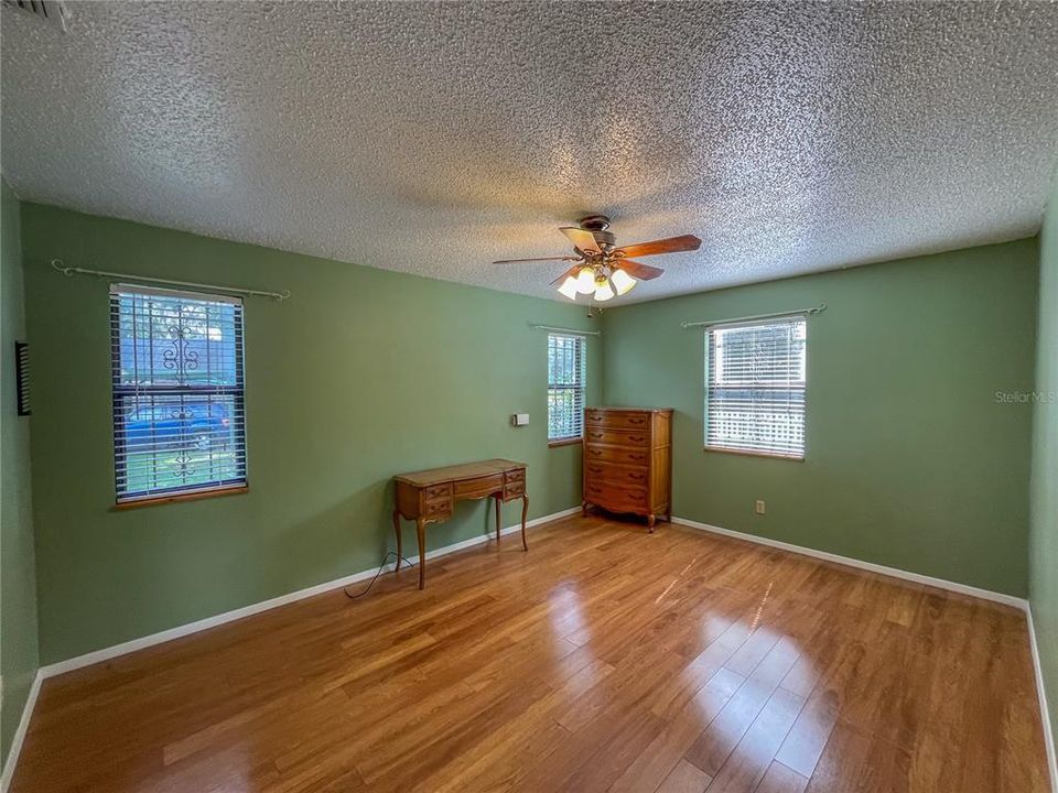 Activo con contrato: $165,000 (2 camas, 1 baños, 1176 Pies cuadrados)