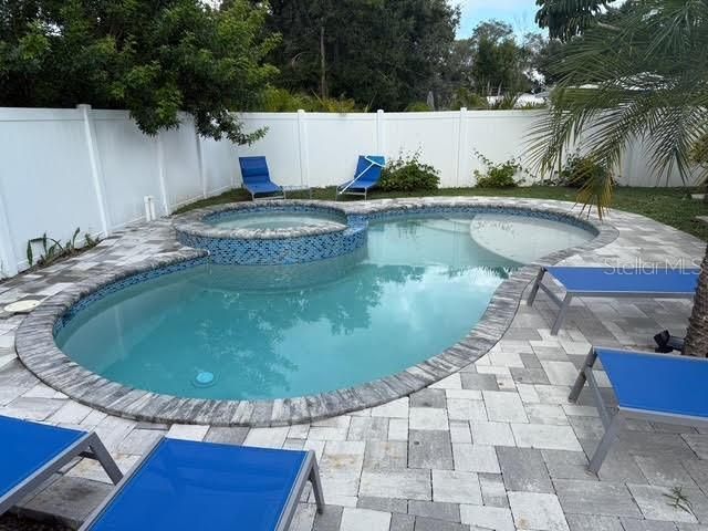 В аренду: $4,000 (4 спален, 2 ванн, 1989 Квадратных фут)