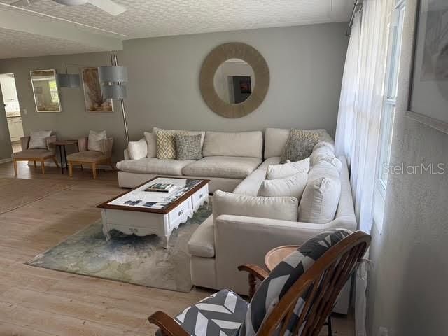 В аренду: $4,000 (4 спален, 2 ванн, 1989 Квадратных фут)