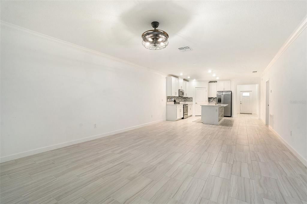 Activo con contrato: $225,000 (2 camas, 2 baños, 1405 Pies cuadrados)