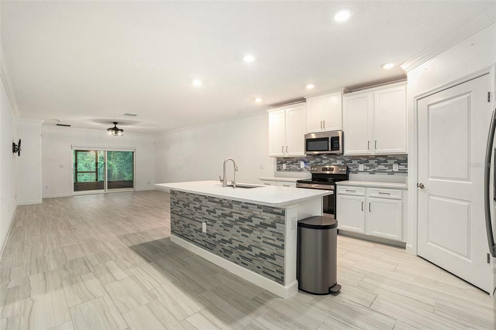 Activo con contrato: $225,000 (2 camas, 2 baños, 1405 Pies cuadrados)