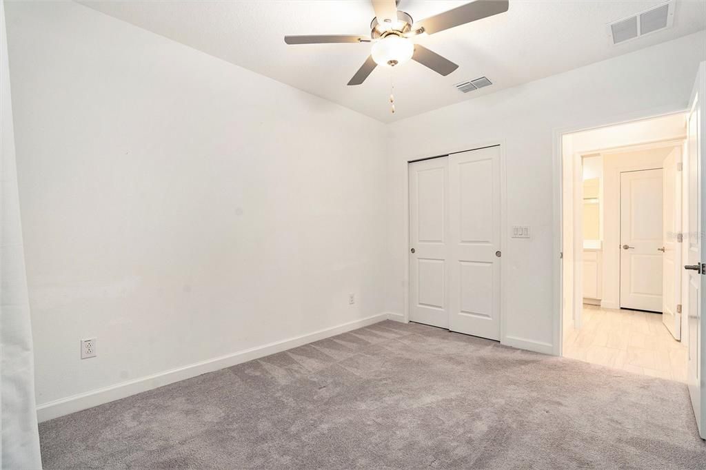 Activo con contrato: $225,000 (2 camas, 2 baños, 1405 Pies cuadrados)