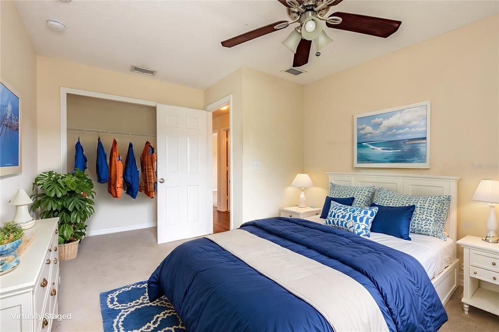 合同活跃: $399,900 (4 贝兹, 2 浴室, 2449 平方英尺)