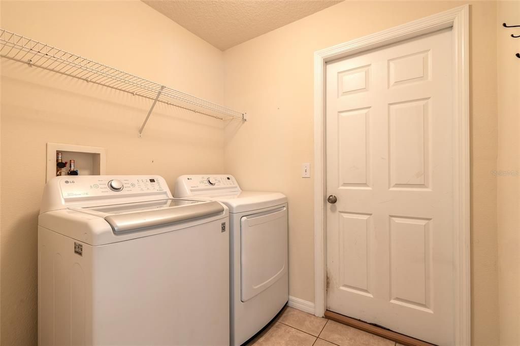 合同活跃: $399,900 (4 贝兹, 2 浴室, 2449 平方英尺)