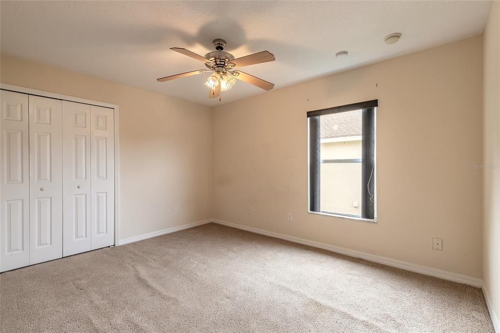 合同活跃: $399,900 (4 贝兹, 2 浴室, 2449 平方英尺)