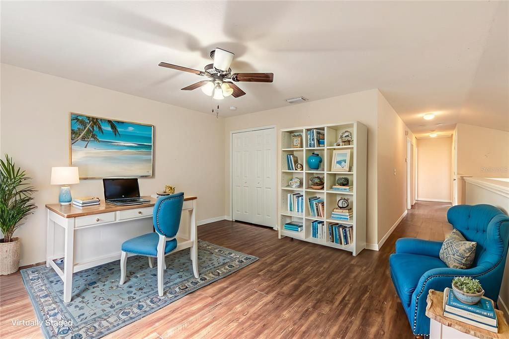 合同活跃: $399,900 (4 贝兹, 2 浴室, 2449 平方英尺)