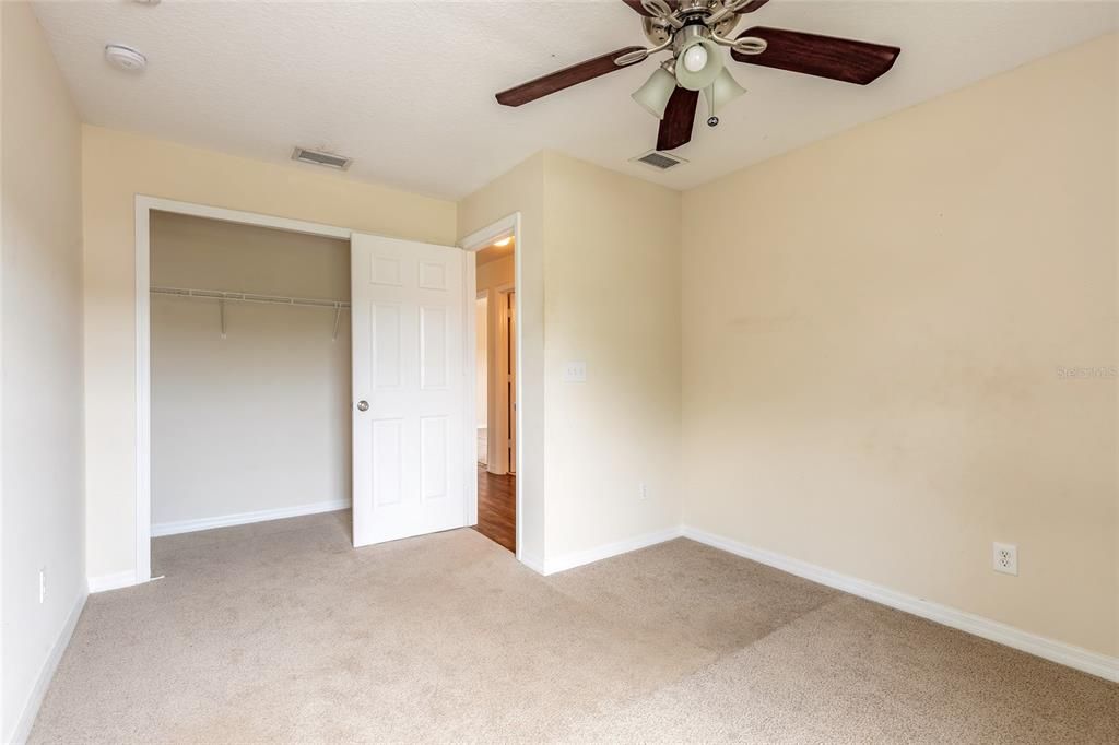 合同活跃: $399,900 (4 贝兹, 2 浴室, 2449 平方英尺)