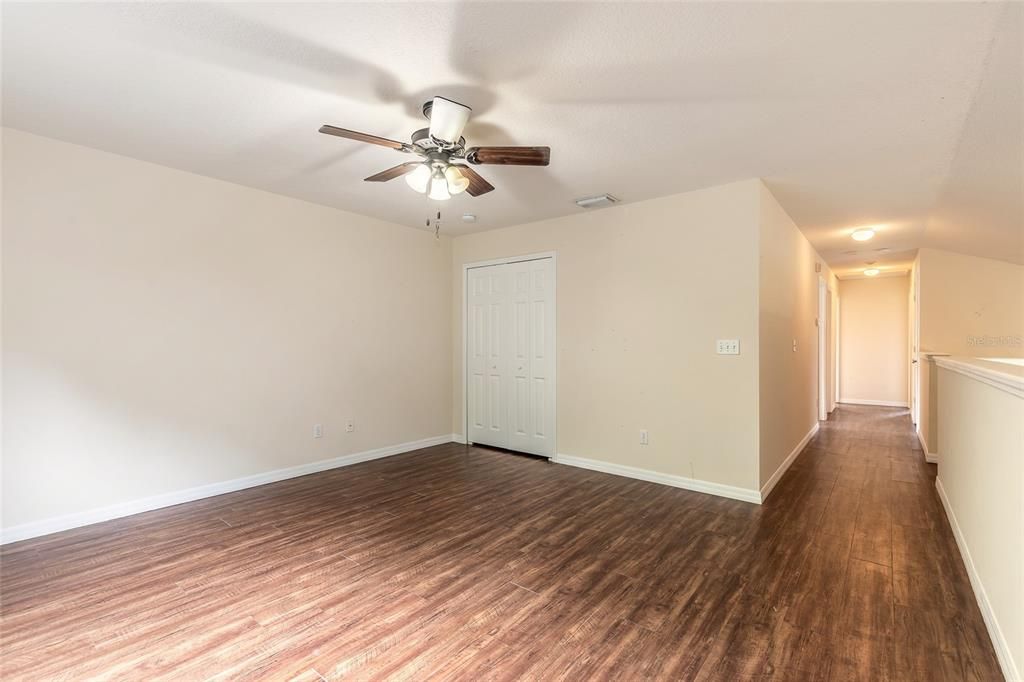 合同活跃: $399,900 (4 贝兹, 2 浴室, 2449 平方英尺)