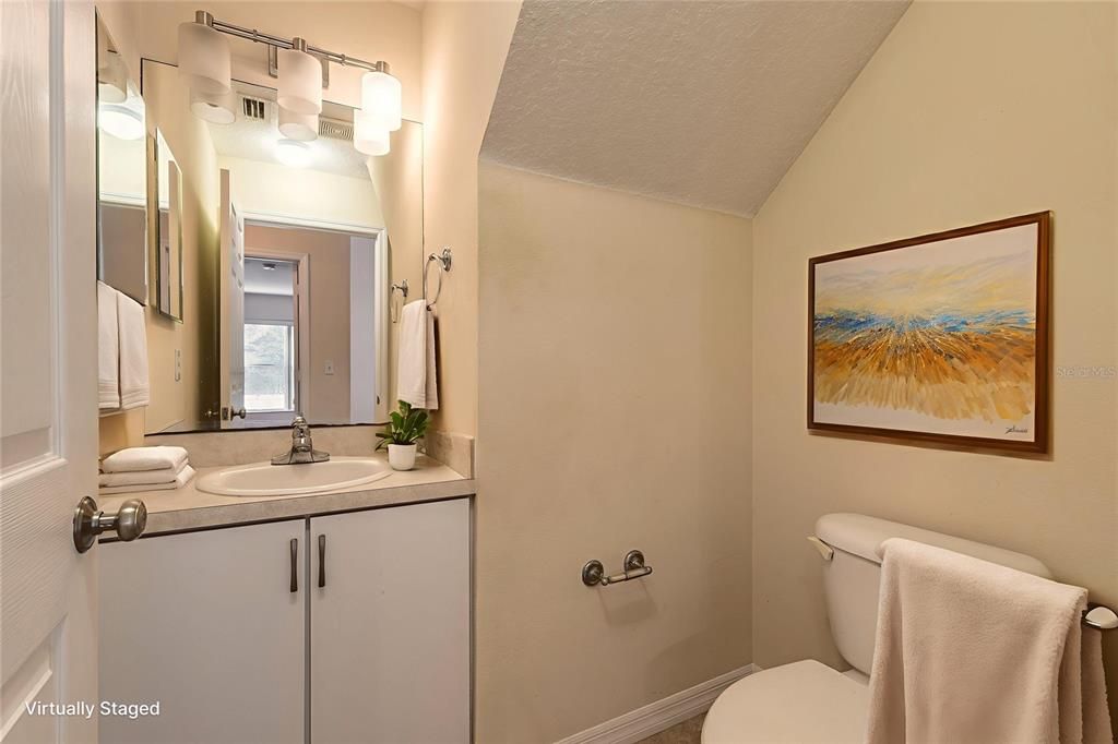 合同活跃: $399,900 (4 贝兹, 2 浴室, 2449 平方英尺)